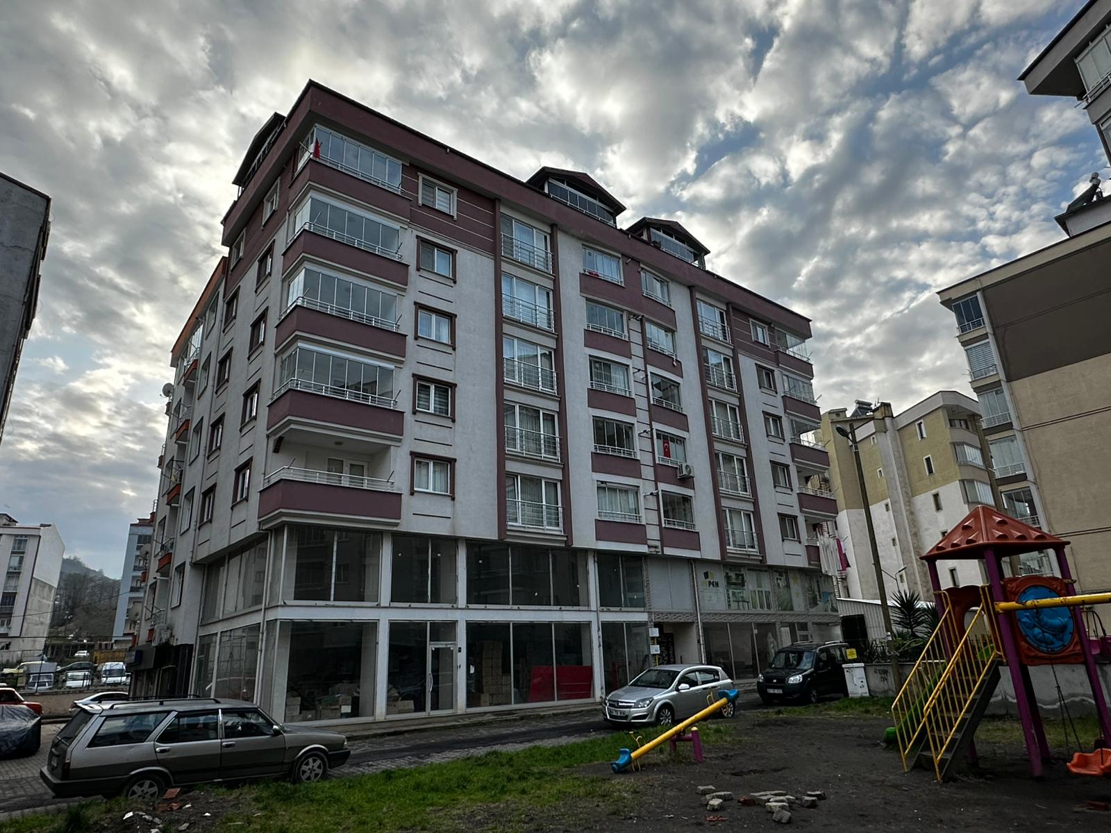 MABEL GAYRİMENKUL/ÇARŞI MERKEZİNDE SATILIK ARA KAT 3+1 DAİRE